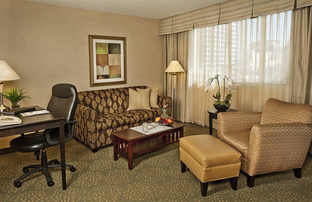 Holiday Inn Alexandria At Carlyle By Ihg Ngoại thất bức ảnh