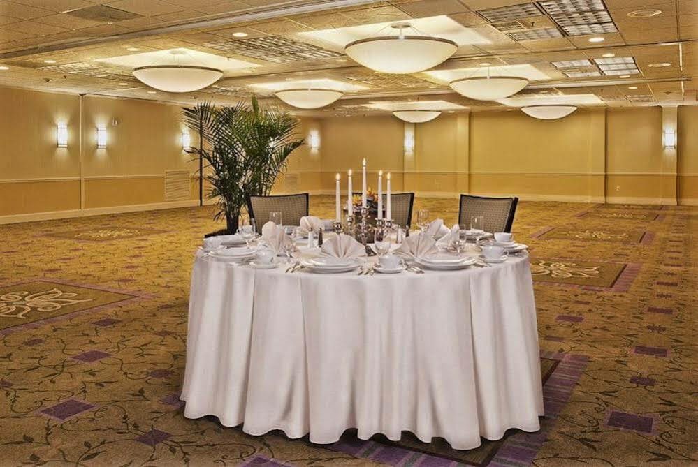 Holiday Inn Alexandria At Carlyle By Ihg Ngoại thất bức ảnh